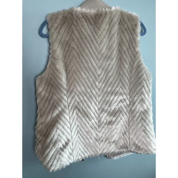 Charlie B Faux Fur Puffer Vest Chevron Zip Front GORGEOUS Super Soft Size M Med - Picture 5 of 7